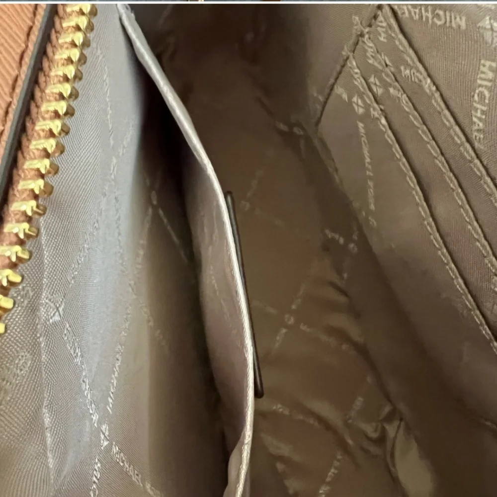 MICHAEL KORS HOUSTON LARGE ZIP CROSSBODY VANILLA / LUGGAGE